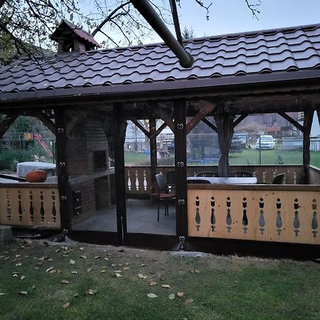 Hotel Casa Ernst Moieciu de Jos Zewnętrze zdjęcie