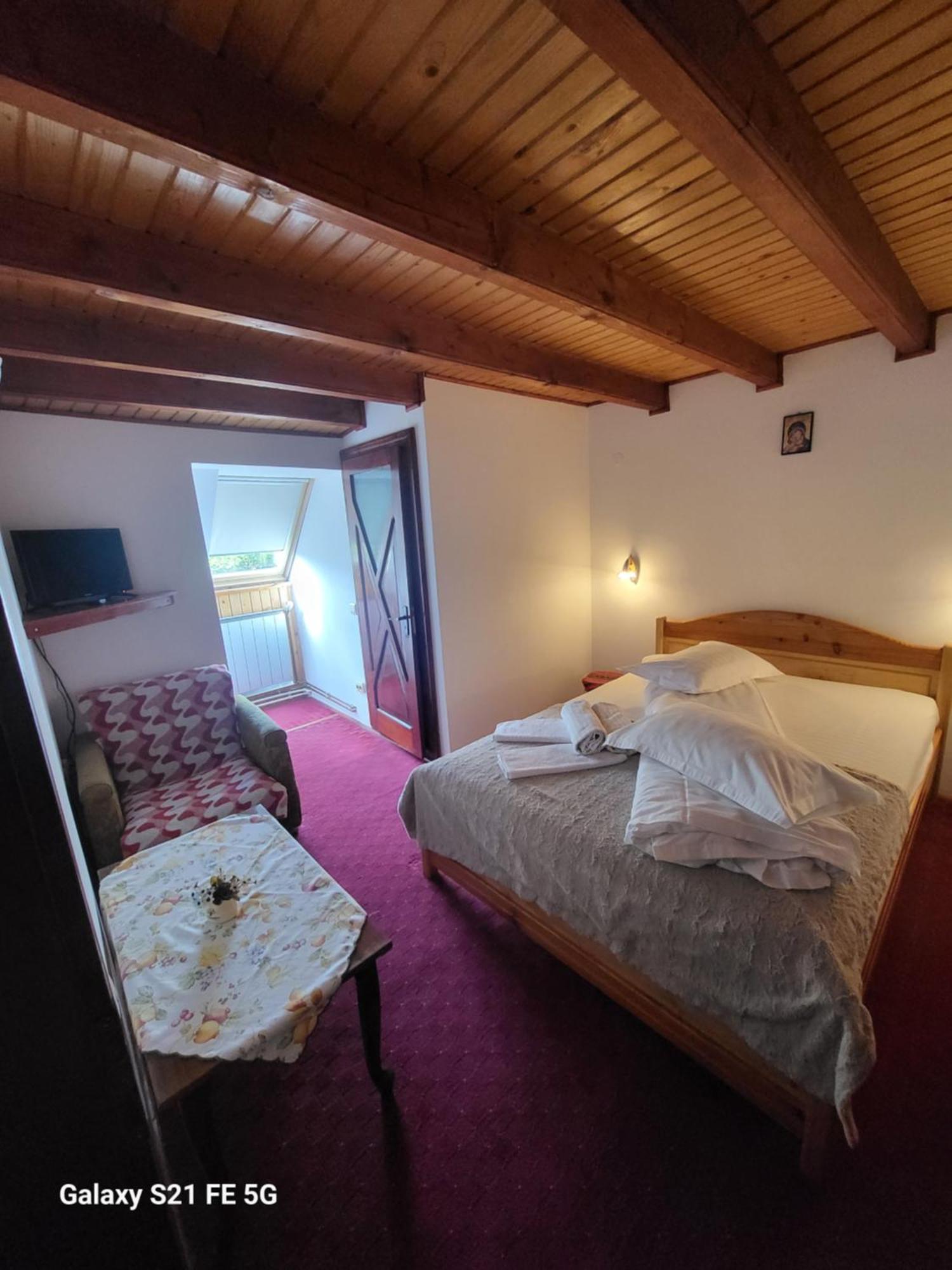 Hotel Casa Ernst Moieciu de Jos Pokój zdjęcie