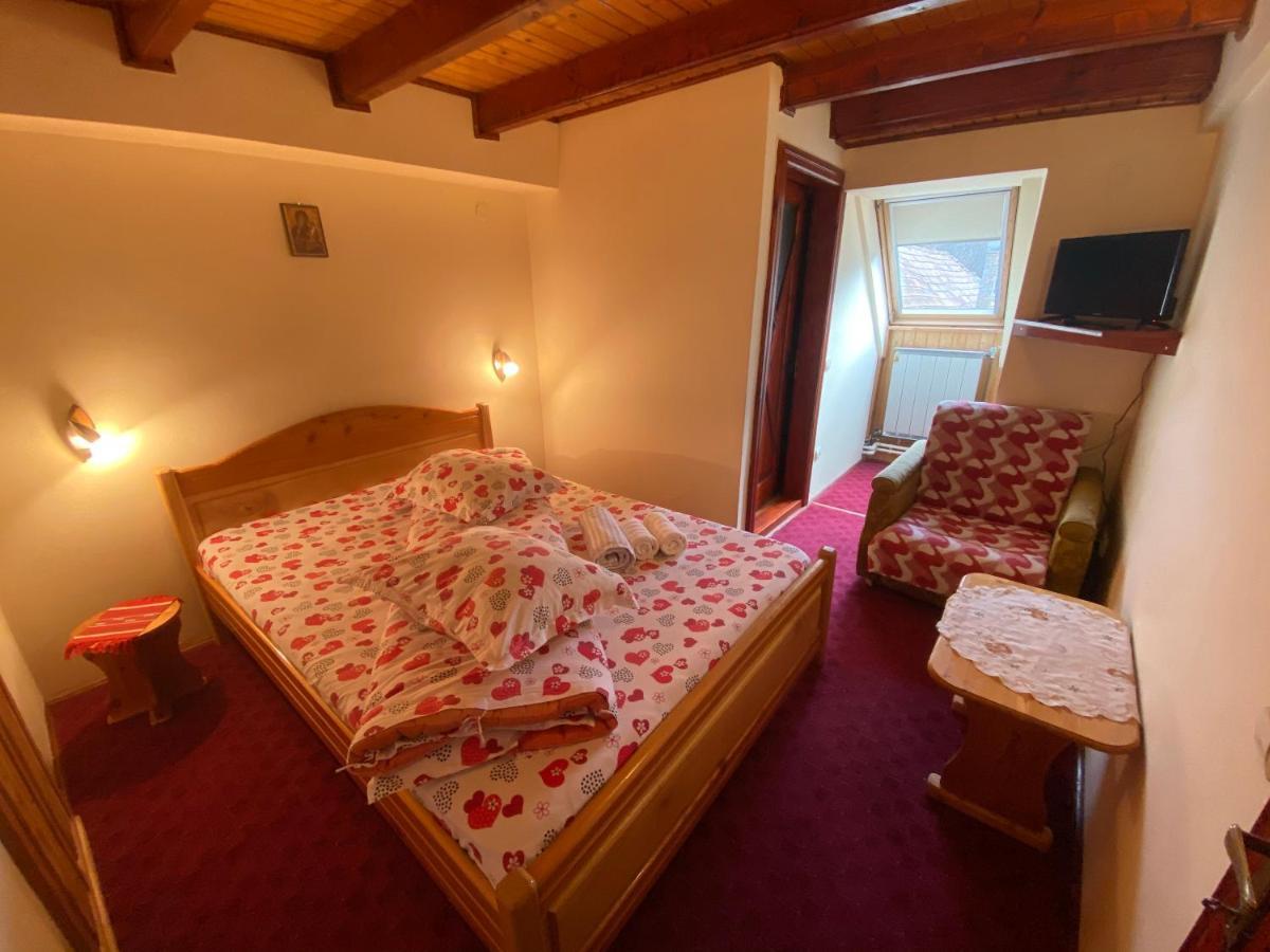 Hotel Casa Ernst Moieciu de Jos Zewnętrze zdjęcie